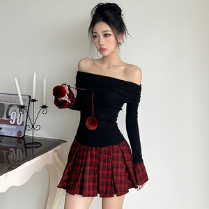 Robe mini plissée à carreaux pour femme, lavable, à épaules dénudées, avec volants et pompons, idéale pour l'automne, l'hiver et Noël - Product Image 3