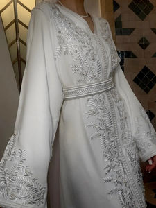 Caftano Marocchino Bianco da Sposa Ricamato con Perle Abito da Nikkah Elegante Takchita per Matrimonio, Fidanzamento Eid Abito da Sposa <span class=keywords><strong>Arabo</strong></span> - Product Image 2