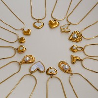 Collier en gros en acier inoxydable hypoallergénique plaqué or 18 carats avec pendentif cœur et papillon, chaîne serpent en coquillage perlé, pour femme, cadeau