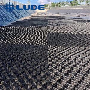 แผ่นพลาสติก HDPE Geocell กันสิ่งสกปรกติดผนังล็อกเกอร์ภูมิทัศน์แผ่นรองลายตาราง - Product Image 4