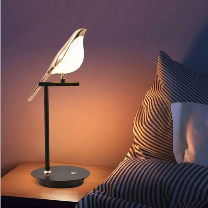 Großhandel nordisch Luxus-LED-Beleuchtung Schlafzimmer Nachttisch innen Golden Metall Schwarz Vögel Innenausbau Tisch Tischlichtlampe
