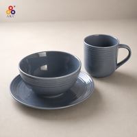 Vaisselle de mariage moderne nordique chine bleu couleur unie conception brillante pas cher en céramique service ensemble de table service durable