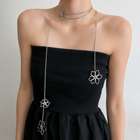Collier pendentif fleur rétro en métal, style luxueux, longue chaîne florale pour clavicule, accessoire en alliage, chaîne de pull pour femme