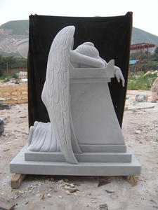 Statua di Angelo Piangente in Marmo a Grandezza Naturale per Decorazione Cimiteriale - Product Image 3