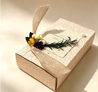 Boîte cadeau en papier froissé faite à la main sur mesure, fermeture magnétique, recyclable, ruban en chanvre de luxe, décorée de fleurs séchées, emballage pour