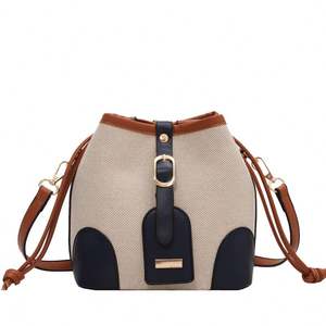 Nuevo y versátil mini bolso de mano con cadena de piel de vaca, moderno y pequeño bolso de mano cuadrado con solapa de piel. - Product Image 1