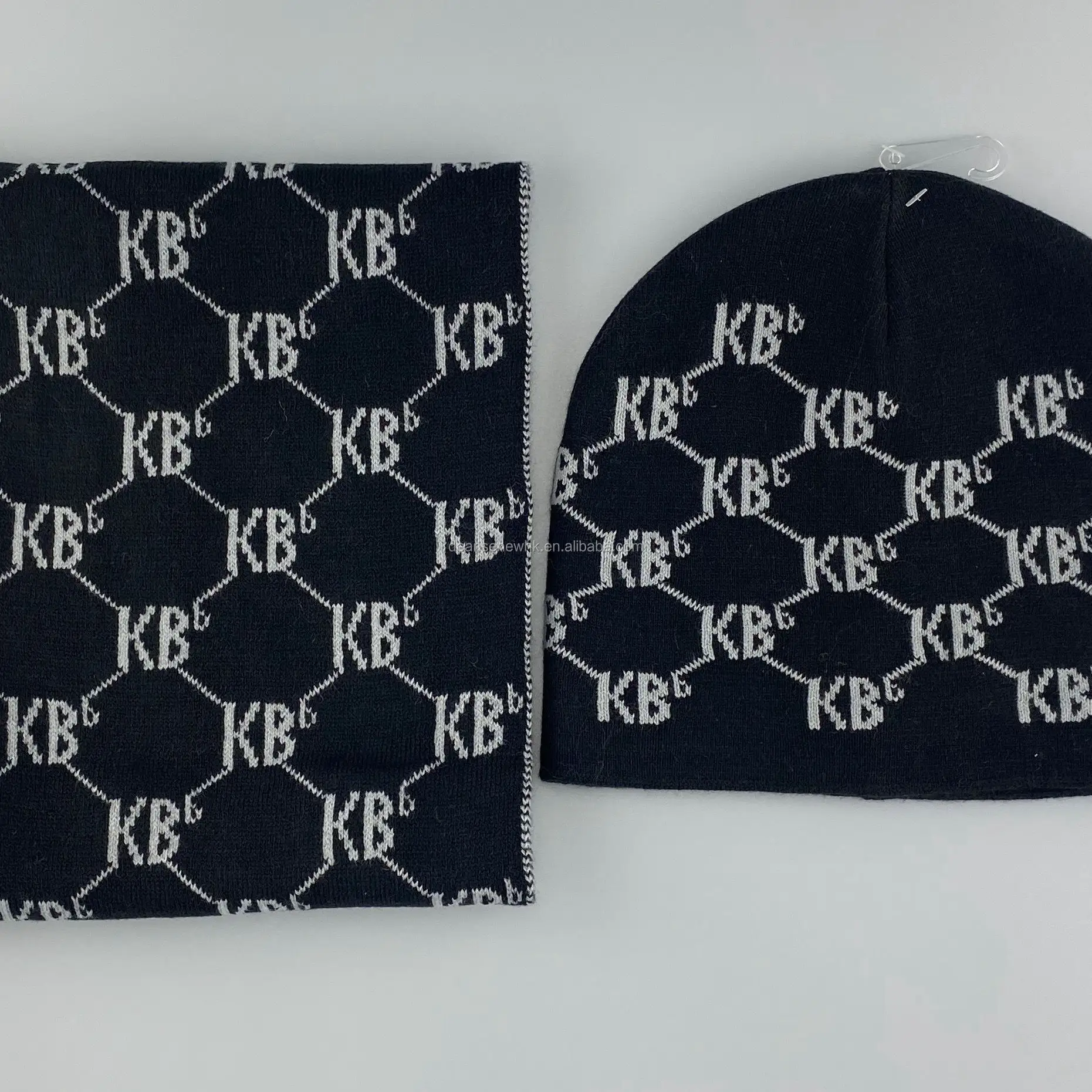 주문 고품질 모노그램 맞춤형 니트 블랙 화이트 모자 스카프 세트 겨울 항목 모노그램 패턴