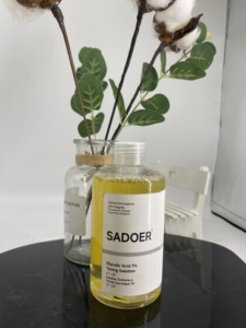 Tónico Líquido Vegano de Lujo Hidratante y Antiarrugas con 7% de Ácido Glicólico y Solución que Ajusta el Color para Todo Tipo de Piel - Product Image 3