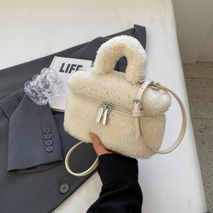 بيع بالجملة الشتاء موضة جديدة للنساء فرو صناعي الضأن حقيبة يد صغيرة فروي ناعم أفخم خمر حقيبة يد حبال صغيرة - Product Image 3