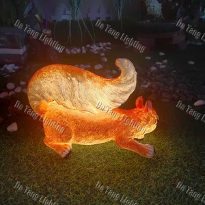 Lámpara Decorativa de Jardín con Motivo de Ardilla de Fibra de Vidrio LED, Bufanda Roja Navideña, Resistente a la Intemperie, en Oferta - Product Image 3