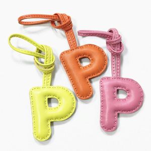Breloques Alphabet Variées en Cuir Véritable, Étiquettes de Porte-clés, Impression et Gaufrage de Logo Personnalisé, Décoration Haut de Gamme pour Sacs à Main - Product Image 1