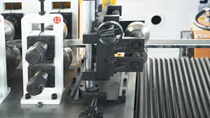 Máy tạo hình cuộn Keel hình kim loại với động cơ bánh răng & ổ trục-cuộn lạnh hình đặc biệt hình thành dễ vận hành - Product Image 4