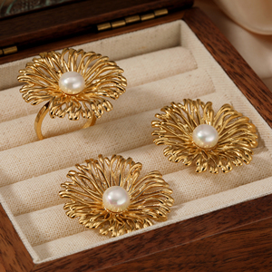 CLIORO Fleur Perle En Acier Inoxydable Boucles D'oreilles Bague Ensemble Plaqué Or Boucles D'oreilles Étanche Hypoallergénique Bijoux pour Femmes - Product Image 3