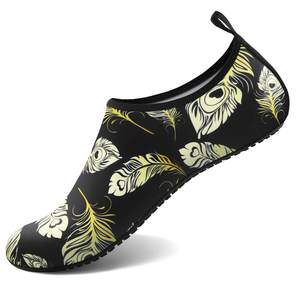 Vente en gros de <span class=keywords><strong>chaussures</strong></span> de plage antidérapantes <span class=keywords><strong>Chaussures</strong></span> d'eau pour hommes et femmes avec semelles en caoutchouc PU Chaussettes de plongée été hiver printemps automne - Product Image 5