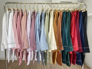 Conjuntos de Pijamas de Seda Satinada para Mulheres, Luxuosos, com Gola Reversível, Prontos para Envio, para Verão e Inverno, Roupas de Dormir para Noivas, Comprimento Total - Product Image 2