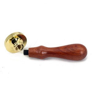 Tête de sceau de cire personnalisée en laiton avec manche en bois noir, pour sceau de cire à la flamme, gaufrée - Product Image 5