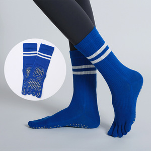 Chaussettes de Pilates à points en PVC, antidérapantes, avec Logo personnalisé, <span class=keywords><strong>barre</strong></span> parallèle à cinq doigts, pour automne et hiver, KTS-1011-5 - Product Image 1