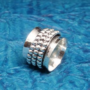 Bague fine en diamant unisexe faite à la main, bijoux de mariée classiques à large bande pour les mariages, les anniversaires et les fêtes de la Saint-Valentin - Product Image 1