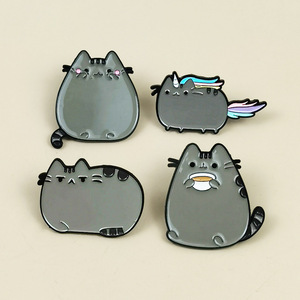 Spilla in metallo con design adorabile e creativo a tema <span class=keywords><strong>Totoro</strong></span> cartoonista e greggio, accessorio per zaino e abbigliamento - Product Image 1