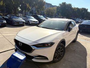 <span class=keywords><strong>Mazda</strong></span> CX-4 <span class=keywords><strong>2022</strong></span>, 2.0L Turbo, SUV Blanco, Transmisión Automática, 24000 km, Cuero Oscuro, R18, Volante a la Izquierda, Dos Tonos, Panorámico - Product Image 1