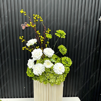 Rangée de fleurs artificielles blanches et vertes pour la décoration d'arche de mariage ; Composition florale personnalisée en roses de soie style Morandi pour événements et fêtes