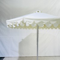 Parapluie à perche centrale pour l'extérieur, avec base d'eau, parasols indiens décoratifs, chaises longues de plage avec parasols, table