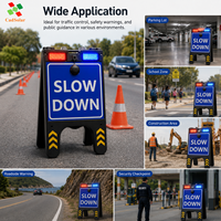 Panneau de signalisation routière portable en plastique avec lumière LED solaire clignotante rouge et bleue et haut-parleur pour avertissement de ralentissement
