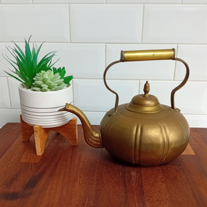 Bouilloire à thé en laiton de qualité supérieure pour une préparation quotidienne avec bec verseur facile et poignée résistante à la chaleur - Product Image 1