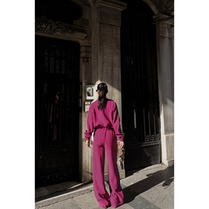 Ensemble de survêtement confortable en nylon coupe-vent avec capuche et détails rayés sur les côtés, imprimé fuchsia, pour le jogging hivernal - Product Image 1