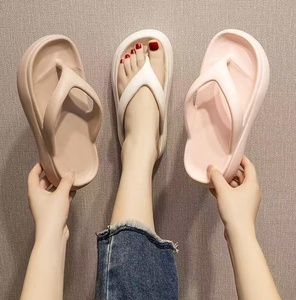 Sandales d'été pour femmes, tongs souples en EVA, antidérapantes, imperméables, pantoufles de plage pour l'extérieur - Product Image 6