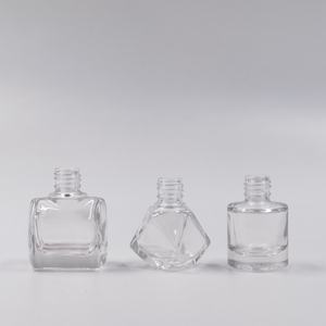 Bouteilles de parfum pour voiture en verre transparent de 10 ml, vides, rechargeables, avec bouchon à vis, diffuseur d'arômes suspendu pour voiture - Product Image 2