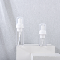Emballage cosmétique en gros personnalisable, flacon vide transparent en PET de 30 ml, 50 ml, 100 ml, avec couvercle blanc en PP et pompe à mousse pour savon pour les mains
