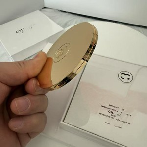 Nouveau modèle classique de miroir de maquillage de voyage double face pour reprise de maquillage, miroir compact rond pliable, idéal comme cadeau - Product Image 4