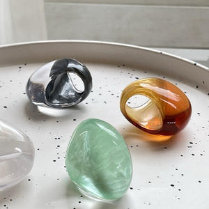 2024 nouveau Design Transparent résine anneau femmes acrylique clair grands anneaux doigt fête cadeau bijoux en gros - Product Image 3