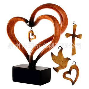 Adorno de Escritorio en Forma de Corazón, Resina, Dos Corazones Cruzados Colgantes, Decoración para Sala de Estar u Oficina - Product Image 4