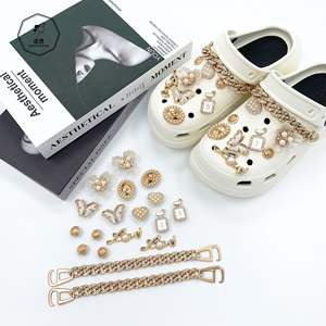 Breloques de <span class=keywords><strong>chaussures</strong></span> Offre Spéciale Bling pour <span class=keywords><strong>chaussures</strong></span> sabots <span class=keywords><strong>Croc</strong></span>, strass de créateur de luxe chaîne de perles décorations de <span class=keywords><strong>chaussures</strong></span> épingles accessoires - Product Image 5