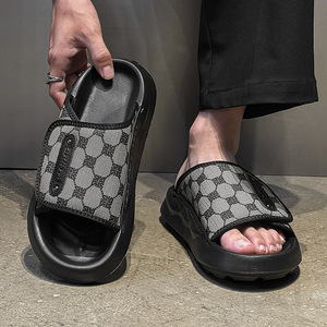 Chaussons de plage de luxe pour hommes, nouveau style d'été, semelle souple antidérapante, chaussures décontractées pour l'extérieur et le quotidien - Product Image 4