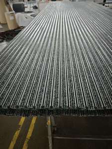 Tapis d'entrée en aluminium sur mesure moderne, à motif rayé, avec cadre en caoutchouc - Product Image 3