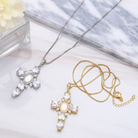 Offre Spéciale créatif personnalisé vacances pendentif bijoux étincelant plein diamants Madonna croix pendentif collier cadeaux pour les femmes