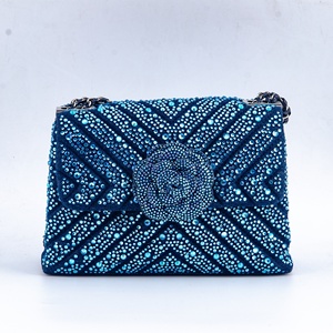 Sac à main de luxe bleu royal à paillettes, pochette en velours ornée de cristaux avec motif floral 3D, sac de soirée glamour pour femmes - Product Image 1