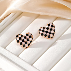 Heart Shape Enamel Clip-On <b>Earrings</b> In Red Green Black Checkered Pattern For Women Gift Fashion Jewelry - Product Image 3