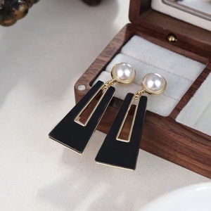 Pendientes de Diseño Trapezoidal con Aguja Plateada para Mujer, Estilo Europeo Americano, Exagerados, Geométricos, de Aleación, Modernos, Dulces y Geniales - Product Image 6