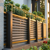 Clôture de balcon extérieure moderne et durable en alliage d'aluminium blanc, panneaux sculptés, barreaux, résistante à la rouille, avec éclairage solaire CE