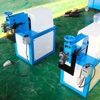 Machine rotative multifonctionnelle à rouleaux de perles pour conduits ronds en tôle