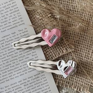 กิ๊บติดผมโลหะผสมสีเทาเงินทันสมัยสำหรับผู้หญิง กิ๊บรูปหัวใจแบบปากเป็ด ติดผมหน้าม้า ไม่ลื่นหลุด เครื่องประดับผม - Product Image 4