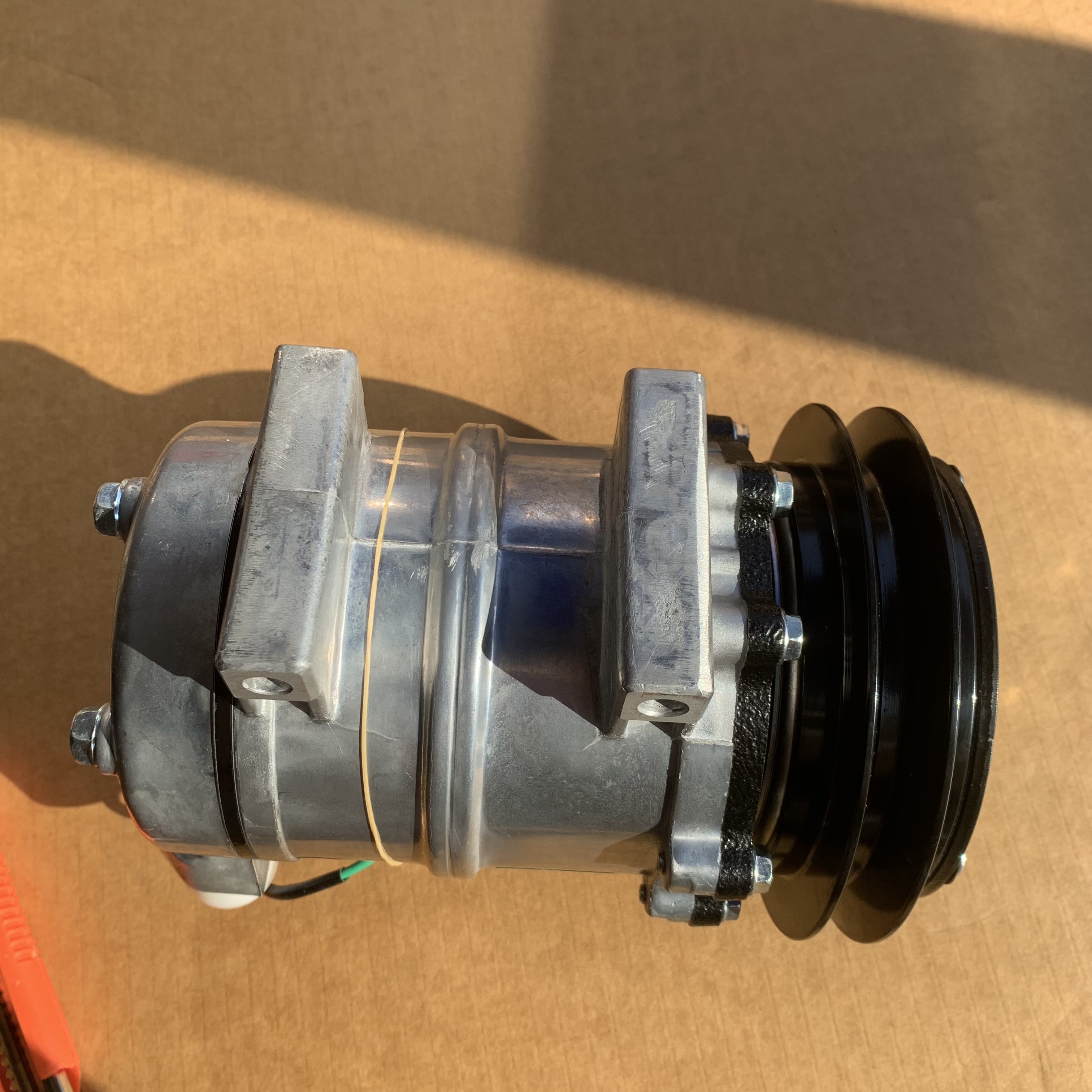 Hitachi ZX200-1 Excavator Parts - Air Conditioning Compressor