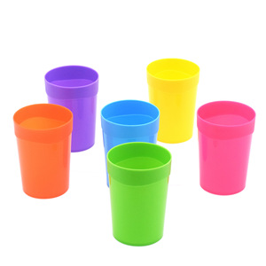 Gobelets en plastique arc-en-ciel 400 ml, lot de six pour pique-nique - Product Image 1