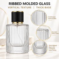 Vente en gros de flacons de parfum en verre côtelé transparent de 30 ml, 50 ml, 100 ml avec atomiseur à fine brume dorée, bouchons noirs et blancs