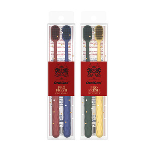Cepillo de dientes OralGos con cabezal ancho y cerdas suaves de carbón volcánico para dientes sensibles, diseñado en el Reino Unido. - Product Image 5
