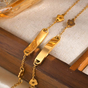 Braccialetti Personalizzati con LOGO all'Ingrosso, Barra Curva a Forma di Fiore Incidibile, Braccialetti in Acciaio Inossidabile Impermeabili per Donne - Product Image 2